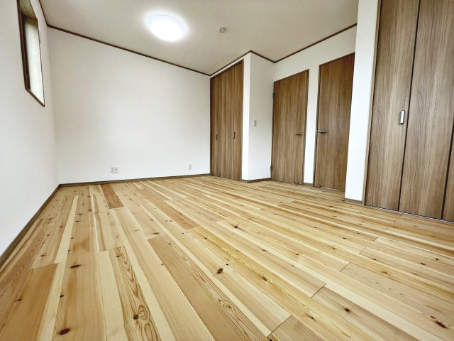 新築戸建・建売　大玉村玉井　平屋建ての洋室|8.5帖の洋室は広々としており開放感のあるプライベート空間です！