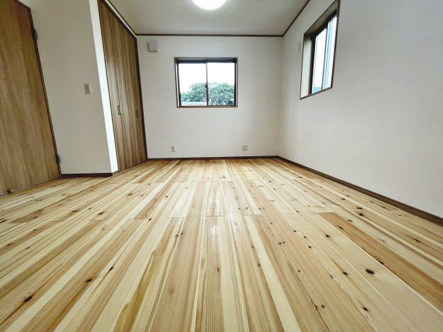 新築戸建・建売　大玉村玉井　平屋建ての洋室|自然光が長時間入る2面採光で明るく気持ちの良いプライベート空間です！
