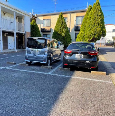 レオパレスブルーメハイム高田の駐車場|画像5