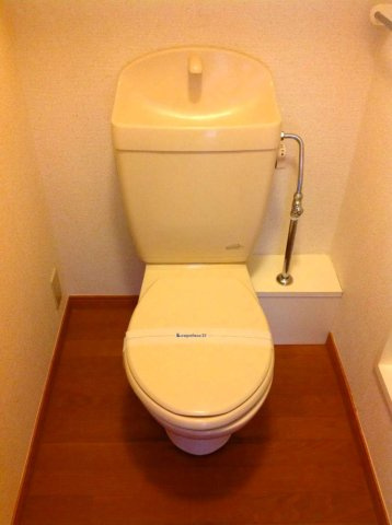 レオパレスブルーメハイム高田のトイレ