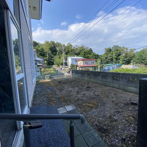 室蘭市沢町23-4戸建　(左)の庭|お庭でゆったりと過ごせます