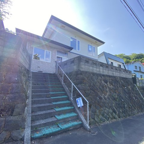 室蘭市沢町23-4戸建　(左)の外観|物件の外観です