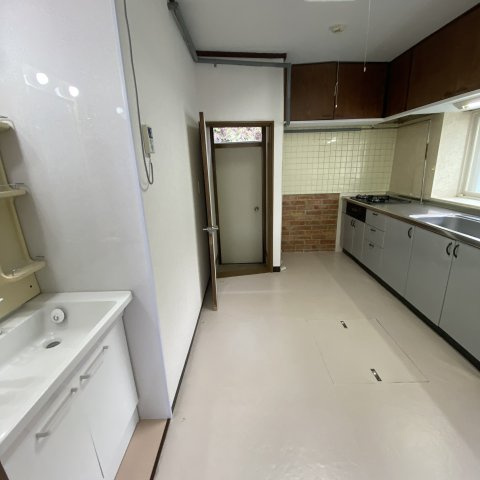 室蘭市沢町23-4戸建　(左)のキッチン|使いやすいキッチンです