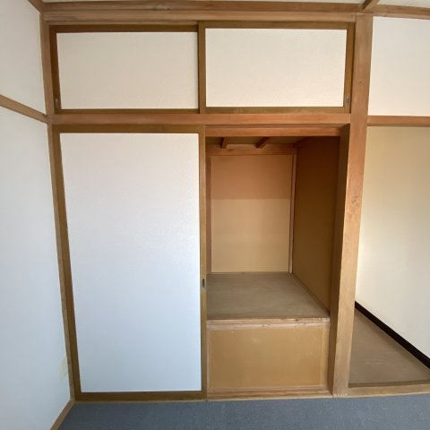 室蘭市沢町23-4戸建　(左)の収納|たっぷりとした収納スペースです