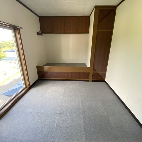 室蘭市沢町23-4戸建　(左)の居間・リビング|おしゃれなリビングです