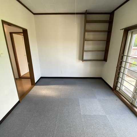 室蘭市沢町23-4戸建　(左)の洋室|ゆったりした洋室です