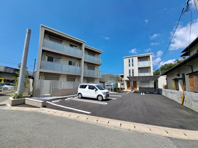 【駐車場】 | Ｓ－ｒｏｏｍ曰佐　東館