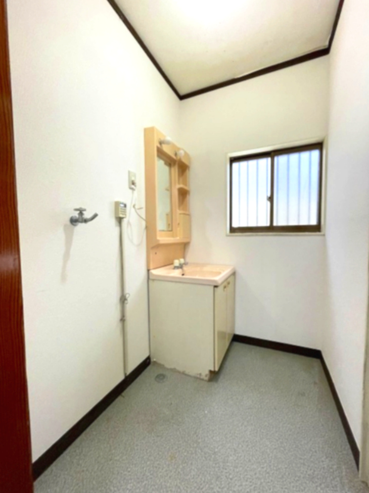 山本6丁目　一戸建ての洗面所|玄関近くの配置で帰宅後の手洗いもしやすく衛生的です。