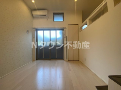 【居間・リビング】 | ロイヤルクレスト天塚町 | 居間です