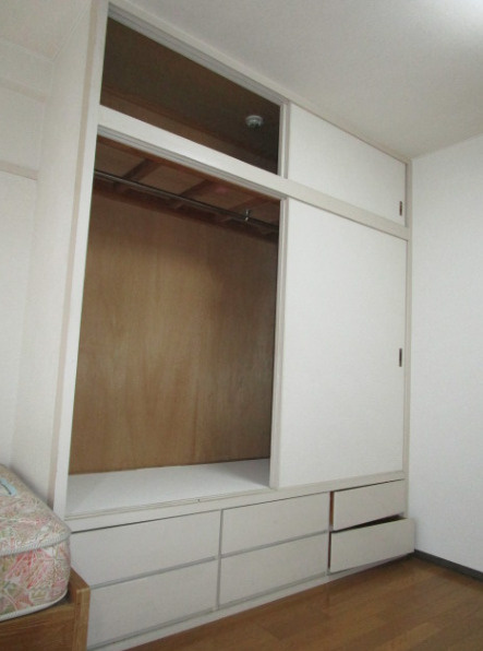 メゾンフジヨシ【キャッシュバック対象物件】の内装|明るい色調の室内です