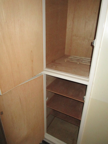 メゾンフジヨシ【キャッシュバック対象物件】の玄関|明るい玄関です