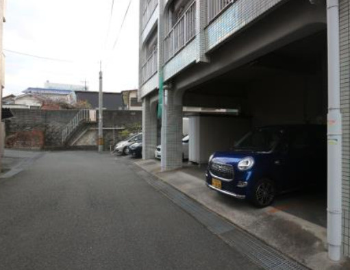 メゾンフジヨシ【キャッシュバック対象物件】の駐車場|駐車スペースもあります