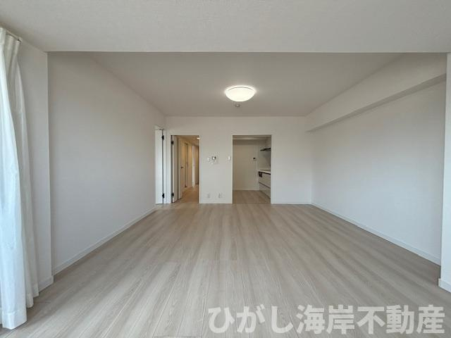 ライオンズマンション茅ヶ崎中央公園の居間・リビング|新規リフォーム完了！16.9帖　LDK