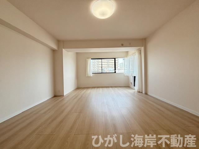 ライオンズマンション茅ヶ崎中央公園の居間・リビング|新規リフォーム完了！16.9帖　LDK