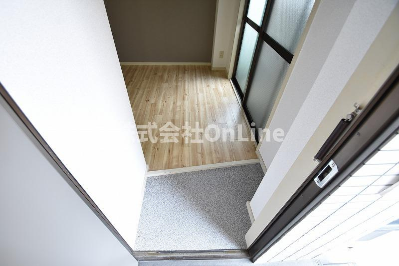 ハイツ菱屋の玄関