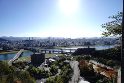 【展望】 | 【リフォーム済】パークハウス竜王公園フォレストコート | 【四季を感じる】
四季の移ろい・爽やかな青空や風を感じられ
自然を愉しめるパノラマビュー。
毎日の暮らしに余裕を感じさせてくれる、
遮る物の無い開放的な眺望を是非、ご堪能ください。