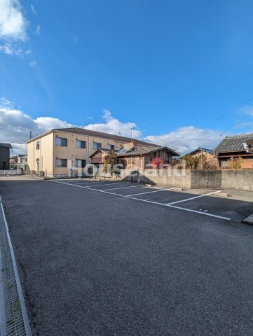 アビテ秋月南の駐車場