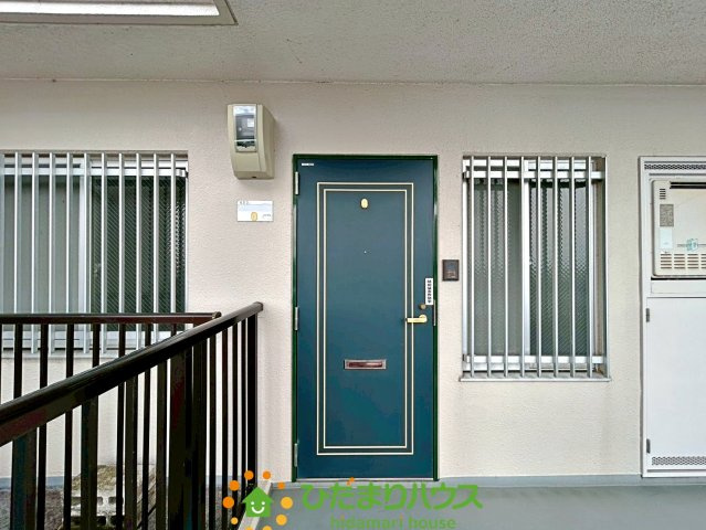 メイゾン東鷲宮の玄関