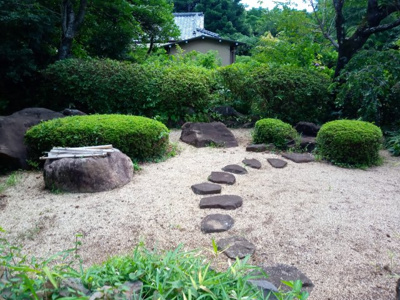【庭】 | 湯河原《理想郷》戸建住宅 | 手入れの行き届いた和風庭園