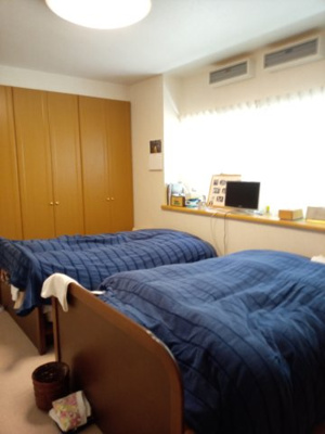 【洋室】 | 湯河原《理想郷》戸建住宅 | 差し込む陽射しが気持ちよく風通しの良い寝室です。