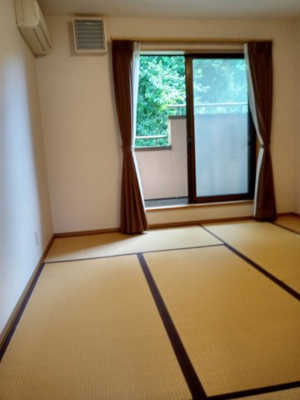 【和室】 | 湯河原《理想郷》戸建住宅 | 2Fの和室はバルコニー付きです。