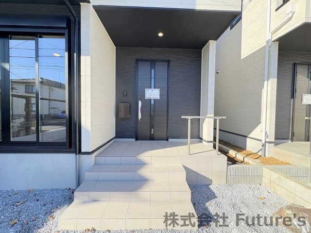 流山市西平井　新築戸建　全2棟　2号棟のエントランス|玄関アプローチです