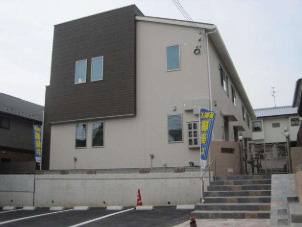マーベラス西岡本の外観