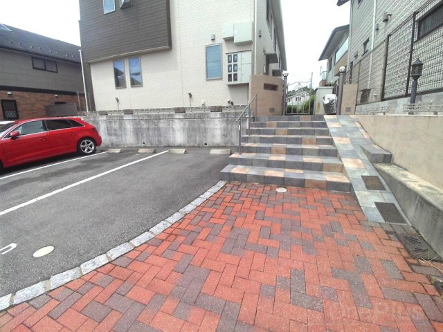 マーベラス西岡本のエントランス