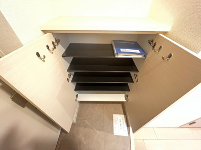 【玄関】 | アドバンス心斎橋ラシュレ