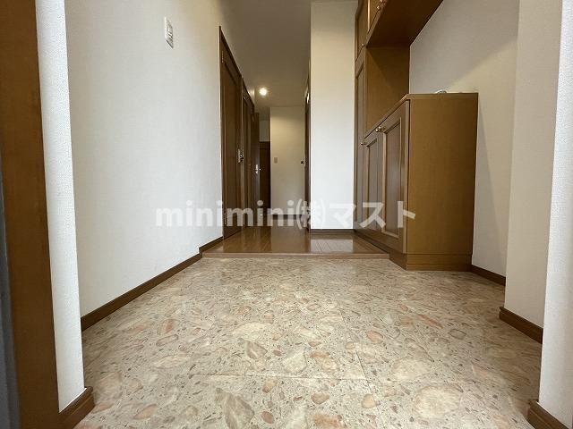 マジョール松崎町の玄関