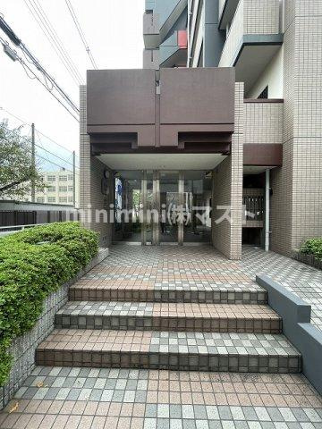 大阪市阿倍野区松崎町３丁目の賃貸マンションのエントランス