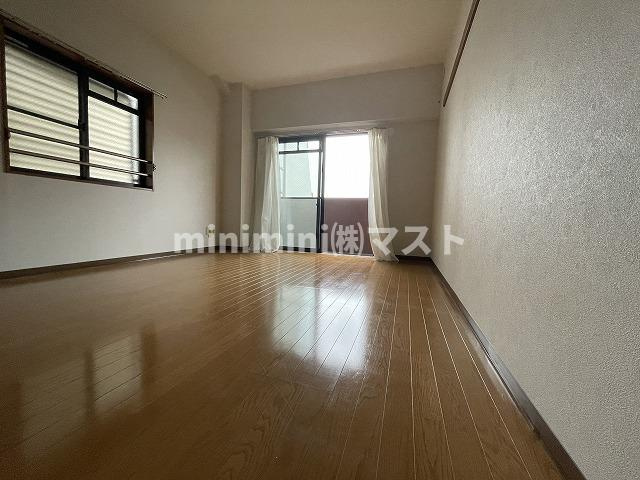 マジョール松崎町の居間・リビング