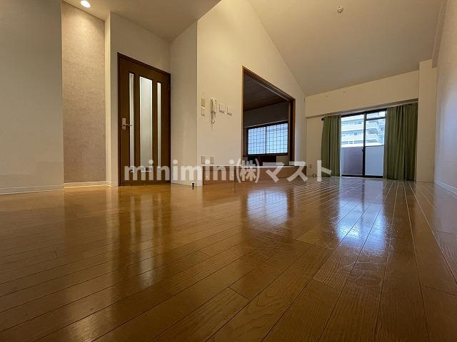 マジョール松崎町の居間・リビング