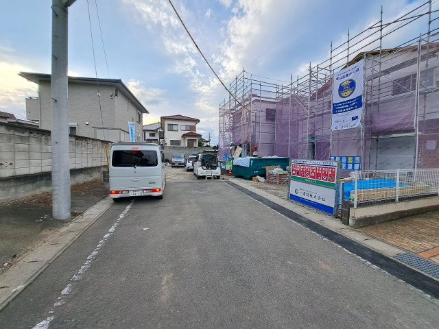 新築　高崎市浜尻町第6　Livele Garden.S　1号棟の駐車場|現地写真　駐車スペースは並列2台分可能です！					

