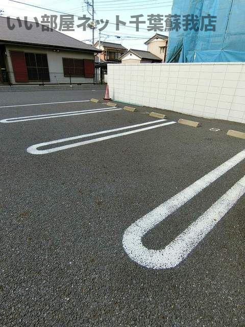 エクセレントパレスの駐車場