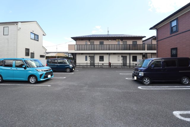 エクセレントパレスの駐車場