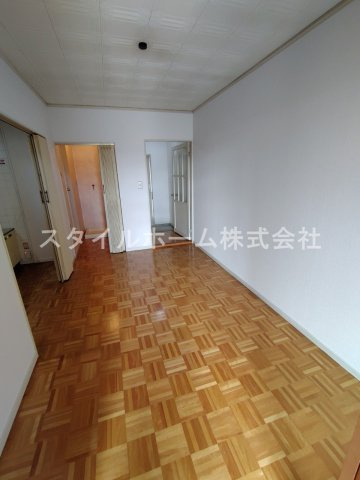 ライフタウン山口の居間・リビング