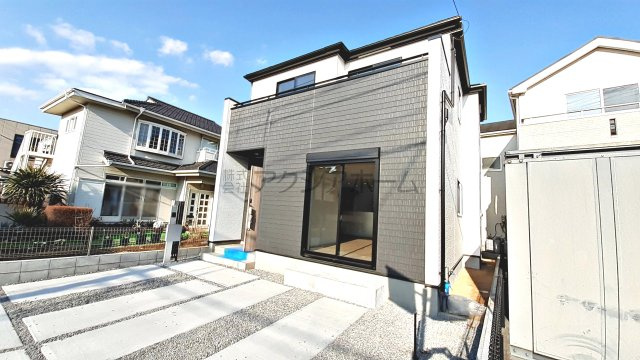 狭山市狭山・全1棟　新築一戸建　～駐車並列2台可～の外観|南西8.4ｍ道路に面した陽光溢れるお家です！是非直接ご覧になってみませんか？