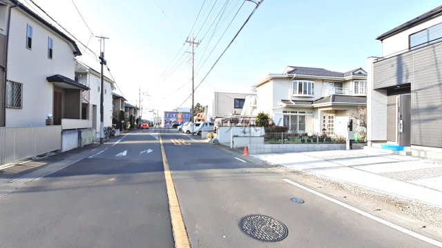 狭山市狭山・全1棟　新築一戸建　～駐車並列2台可～の前面道路含む現地写真