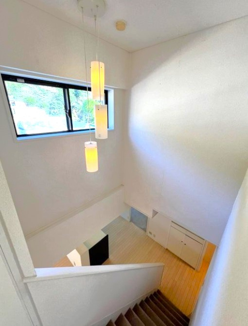 最上階メゾネットタイプ■ＬＤＫ２７帖の広々間取り■オール電化３ＬＤＫ住戸■グランフォルム清水別邸の内装|階段・吹き抜け部分