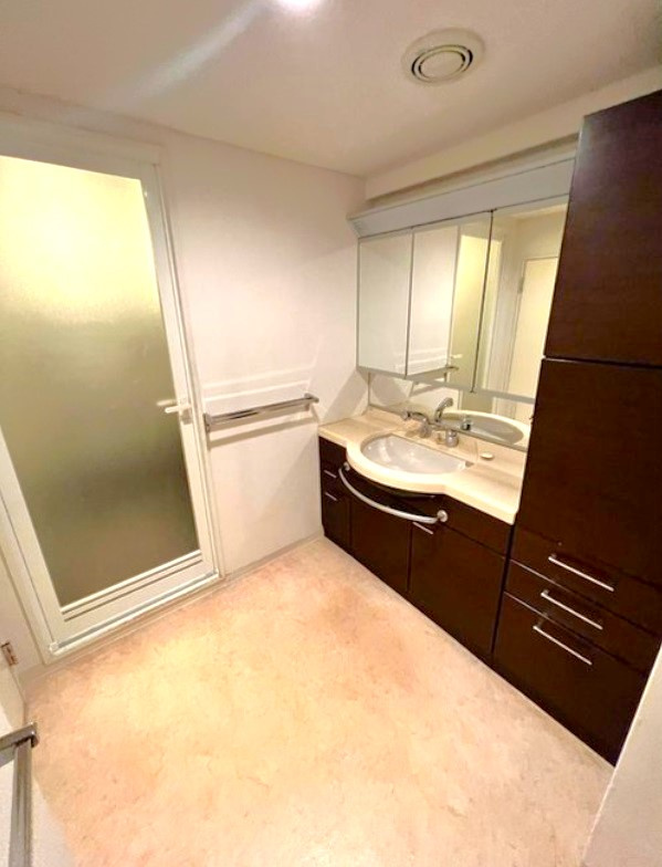 最上階メゾネットタイプ■ＬＤＫ２７帖の広々間取り■オール電化３ＬＤＫ住戸■グランフォルム清水別邸の洗面所|洗面室