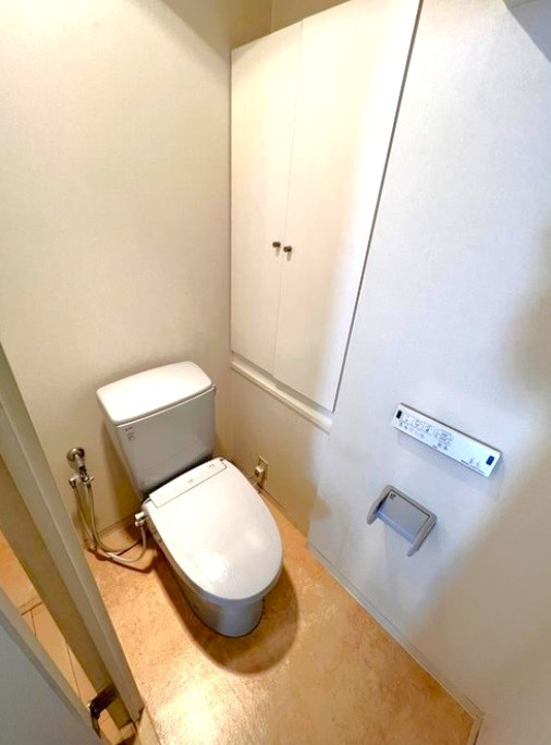 最上階メゾネットタイプ■ＬＤＫ２７帖の広々間取り■オール電化３ＬＤＫ住戸■グランフォルム清水別邸のトイレ|５階トイレ