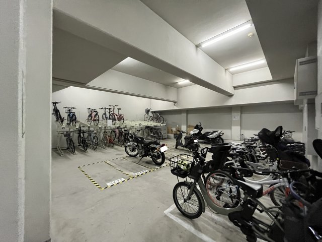 最上階メゾネットタイプ■ＬＤＫ２７帖の広々間取り■オール電化３ＬＤＫ住戸■グランフォルム清水別邸の駐輪場|駐輪場・バイク置場