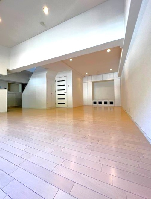 最上階メゾネットタイプ■ＬＤＫ２７帖の広々間取り■オール電化３ＬＤＫ住戸■グランフォルム清水別邸の居間・リビング|リビング