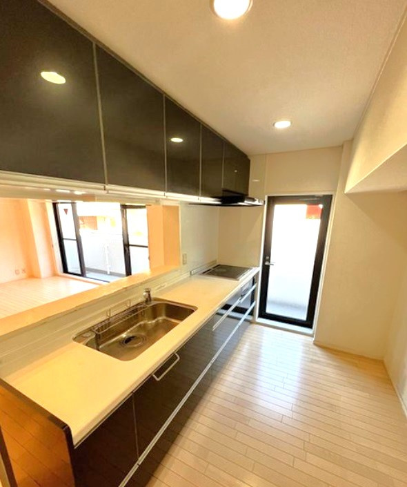 最上階メゾネットタイプ■ＬＤＫ２７帖の広々間取り■オール電化３ＬＤＫ住戸■グランフォルム清水別邸のキッチン|キッチン