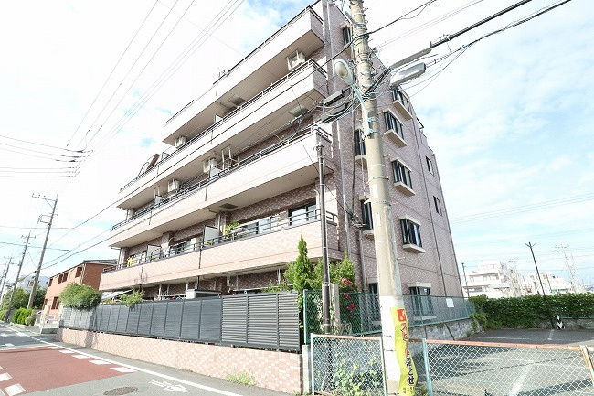 エクセルシオール福生の外観
