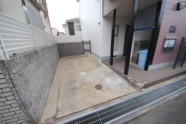 法蓮町第3マンションの駐車場