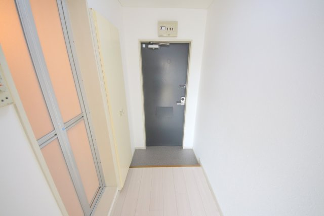 法蓮町第3マンションの玄関