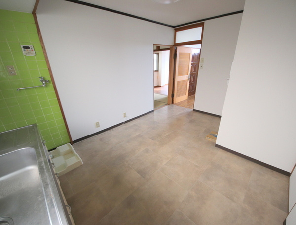 マンション廣岡の居間・リビング