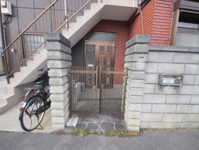 マンション廣岡のエントランス